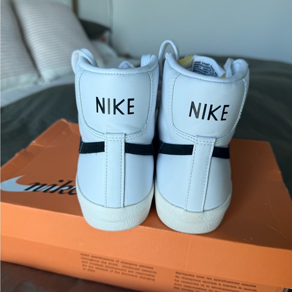 Nike Blazer Mid ’77 Women’s 8 White Black sneakers Worn Once Classic High Tops - Picture 3 of 8